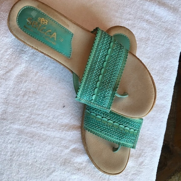Sbicca hand made, slide on thong sandals with small wedge sole. Green. Size 10. - Picture 5 of 8